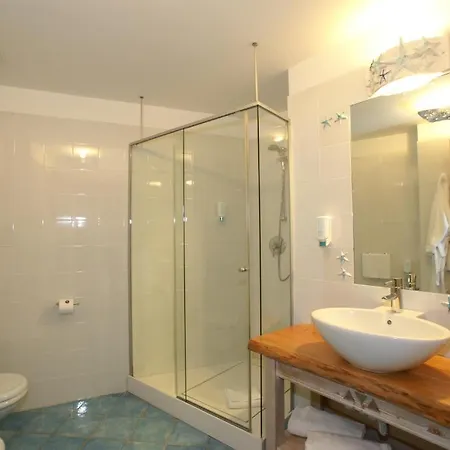 & Baia Caddinas Hotel