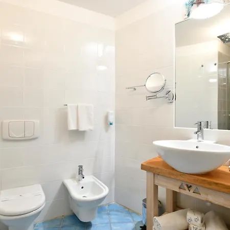 Hotel & Baia Caddinas